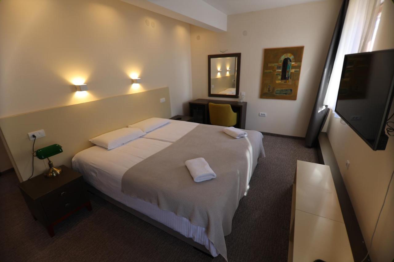 Hotel Happy Димитровград Экстерьер фото