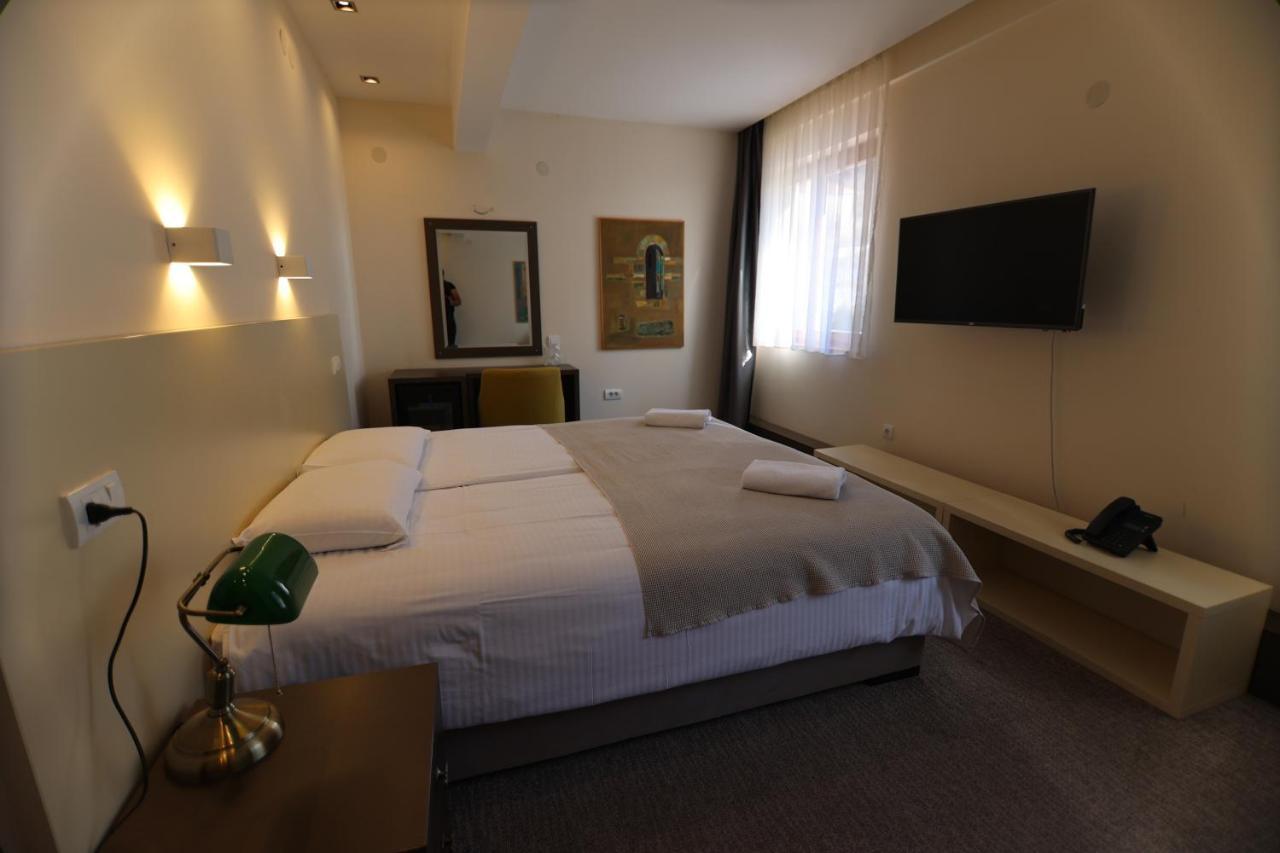 Hotel Happy Димитровград Экстерьер фото